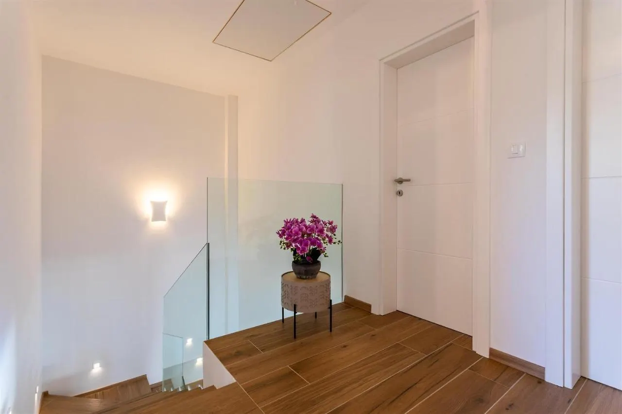 Villa Diva Dobrinj 0*,